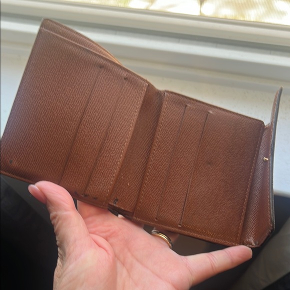 Louis Vuitton Monogram Key Holder in Brown and Gold - Picture 2 of 4